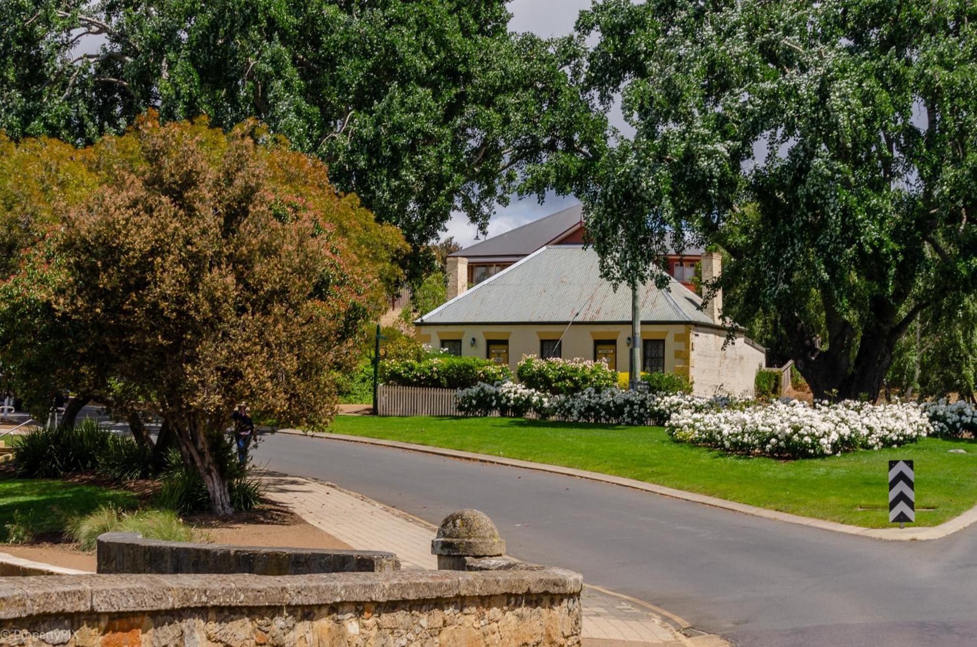 Bridge Cottages Sargeants & Armoury Cottages 1823 - History & Charm Річмонд Екстер'єр фото