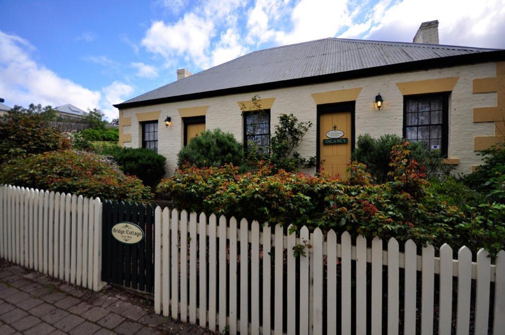 Bridge Cottages Sargeants & Armoury Cottages 1823 - History & Charm Річмонд Екстер'єр фото
